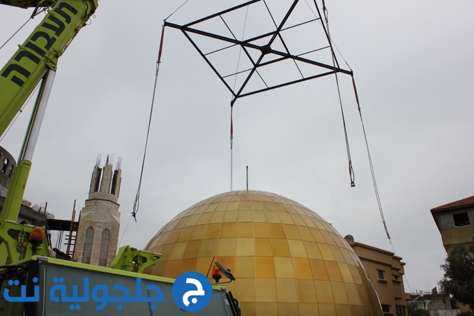 رفع قبة مسجد الروضة في جلجولية
